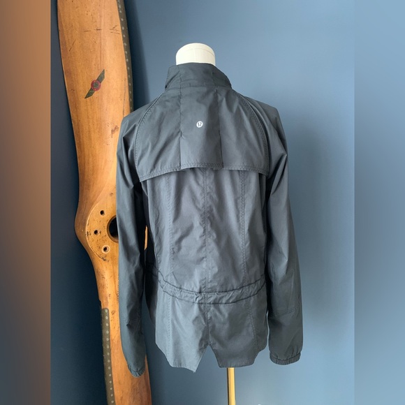 Lululemon jacket. Size 8 - Picture 2 of 8